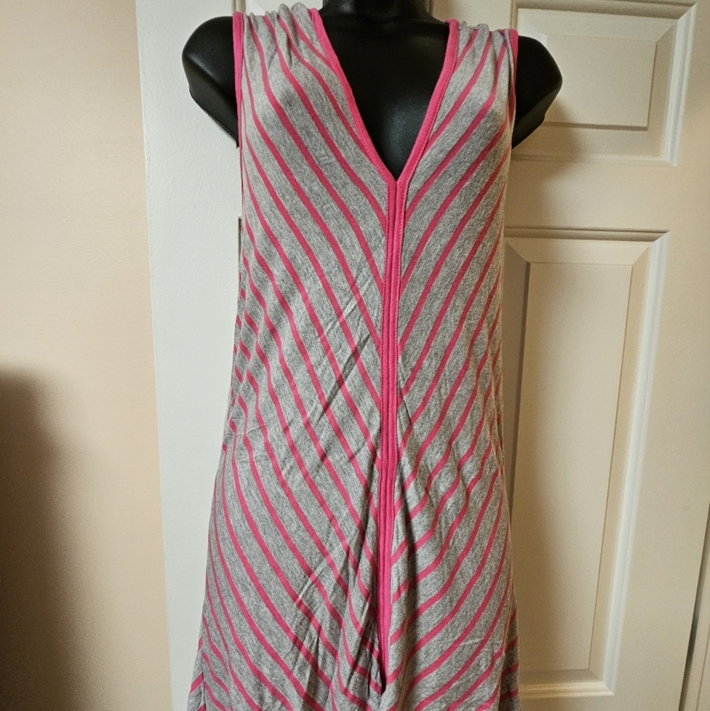 VENUS Pink and Gray Swim Coverup with Stylish Geometric Pattern